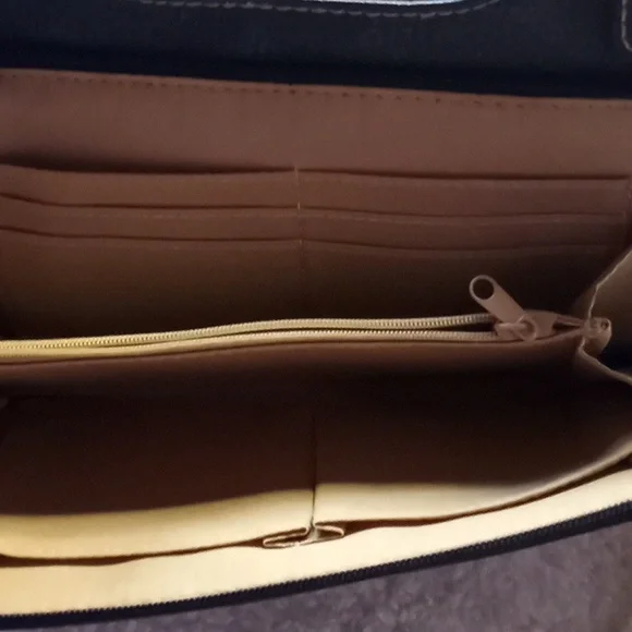 Crazy Hoese purse - Picture 6 of 11